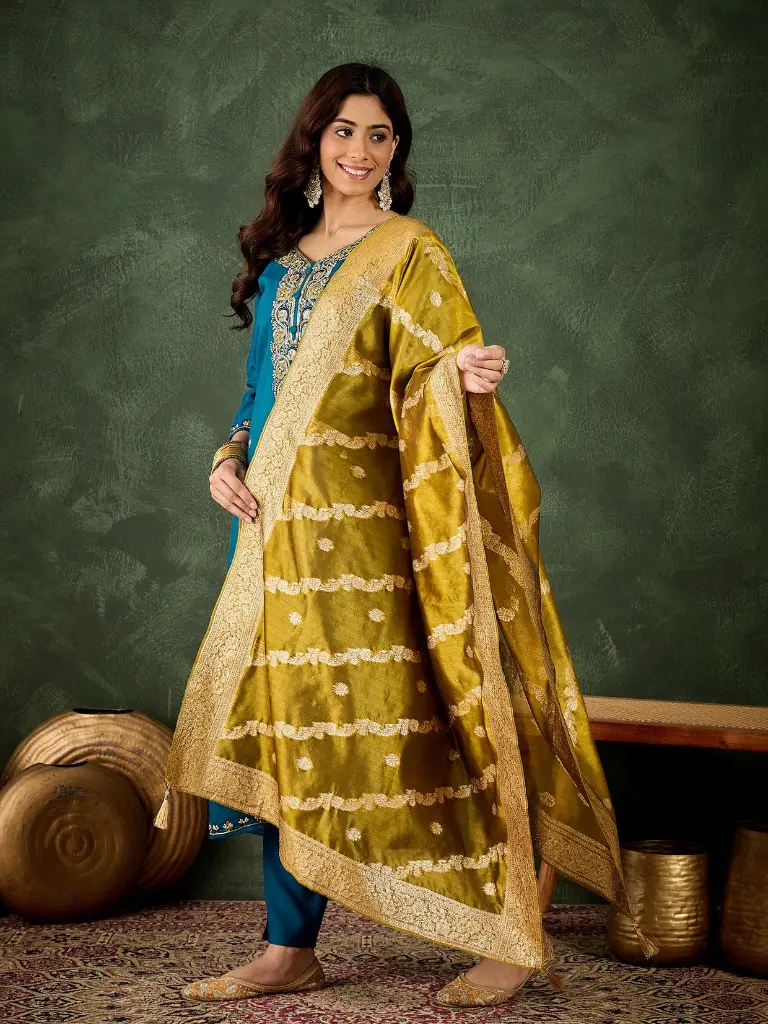 golden_dupatta_kurta_set (4).webp