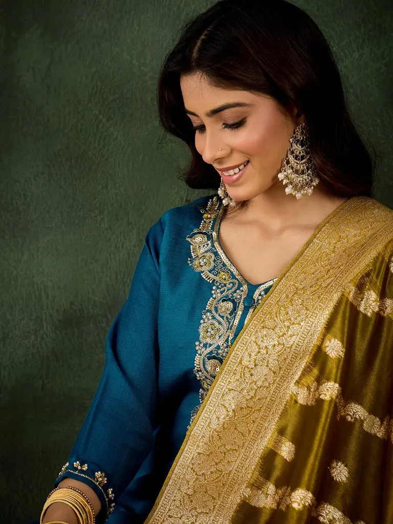 golden_dupatta_kurta_set (6).webp