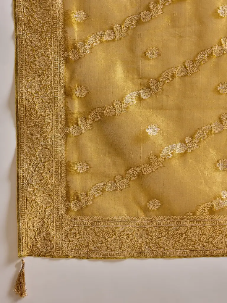 golden_dupatta_kurta_set (7).webp